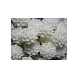 Flores de resina blanca